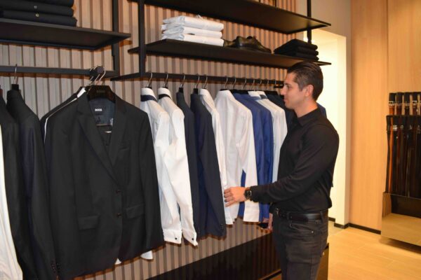 Grupo Zarcosa reabre la tienda BOSS en Galerías Mazatlán con nueva imagen y la colección BECKHAM X BOSS, en un evento exclusivo con música, cóctel y detalles premium.