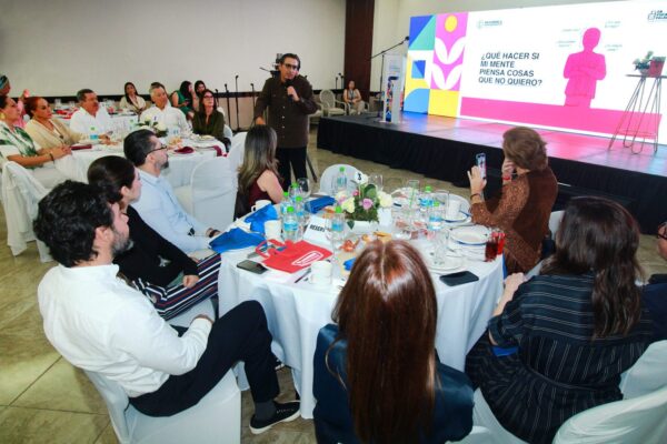 Conferencista Mario Córdova