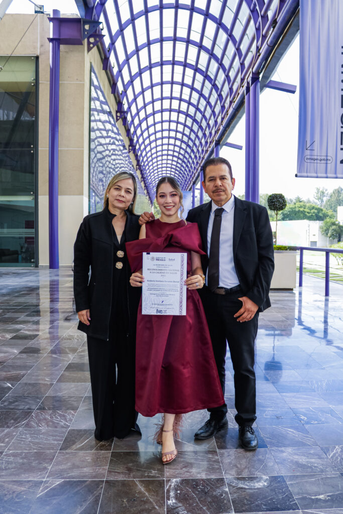 IMG_0889 Dra. Kimberly Estefanía Dorantes reconocimiento nacional salud calidad 2025 revista gente
