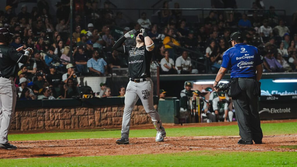 JOey meneses 13 joey meneses tomateros guinda club culiaCan sinaloa revista gente