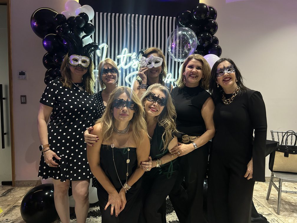 Mascarada Black & White Country Club 10