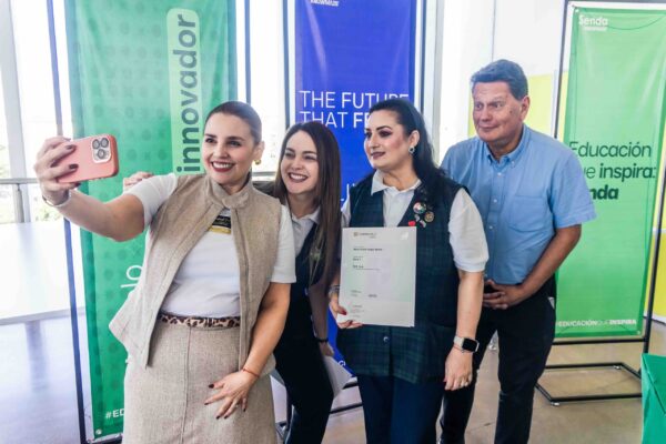 Docentes del Senda reciben orgullosos el certificado TKT Cambridge revista gente