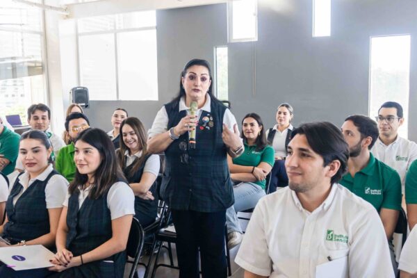 Docentes del Senda reciben orgullosos el certificado TKT Cambridge revista gente