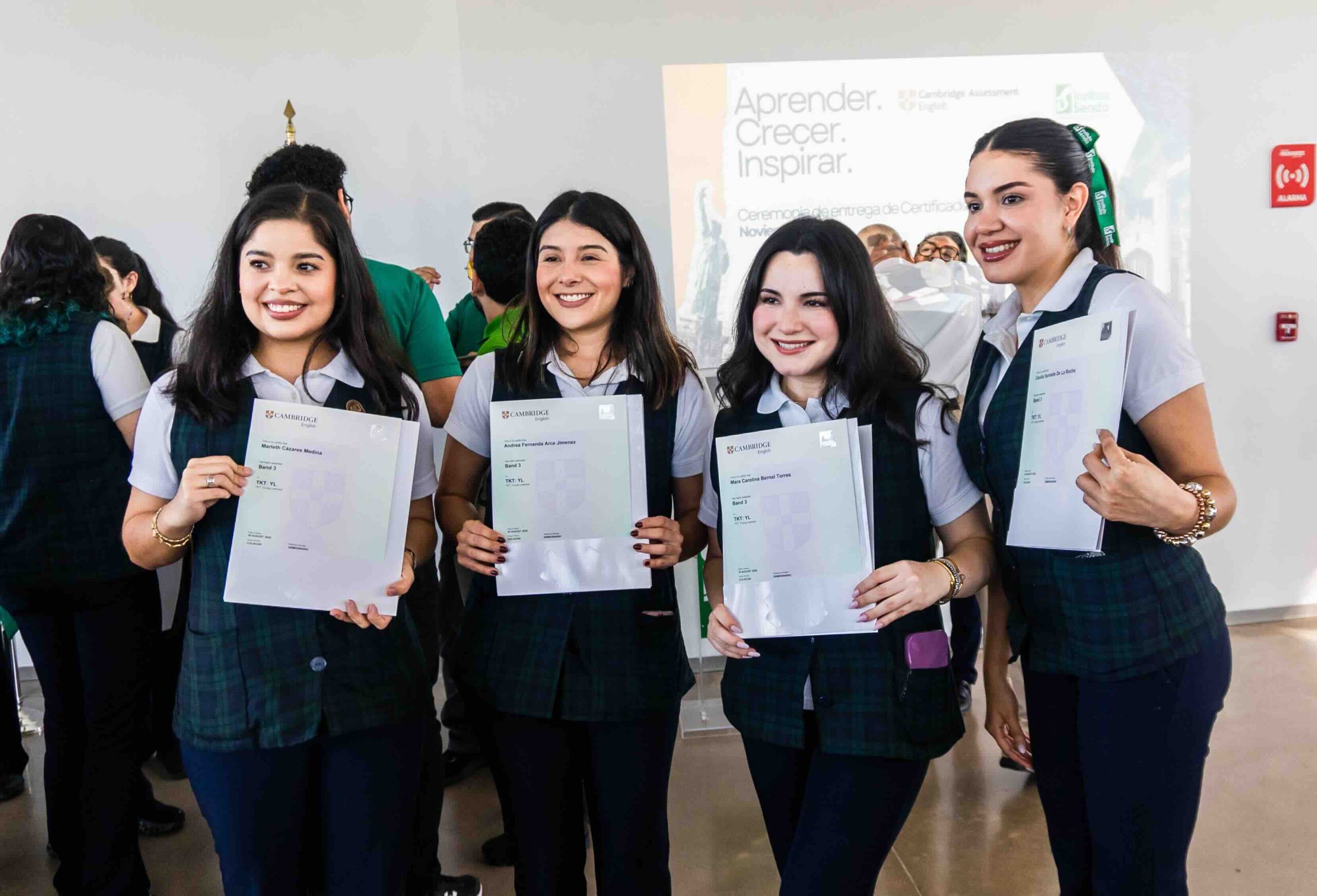 Docentes del Senda reciben orgullosos el certificado TKT Cambridge revista gente