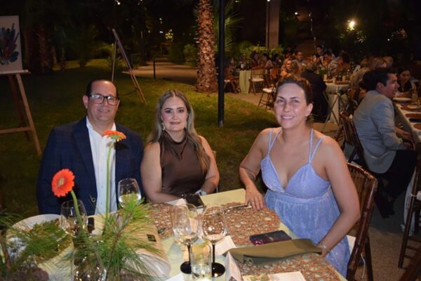 Subasta mazatlan 9 Rafael Lizárraga, Patricia Lizárraga y Marie Palma