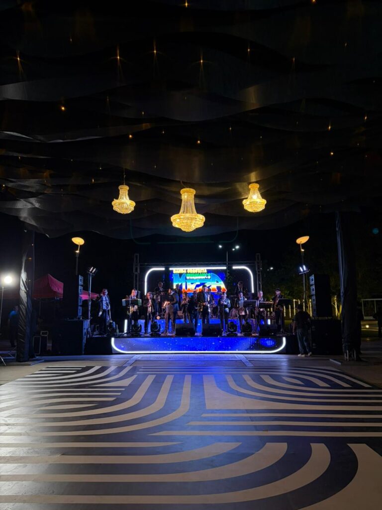 Idania y Victor LUZVIOLETA (1) Idania y Víctor Manuel: hermanos meza