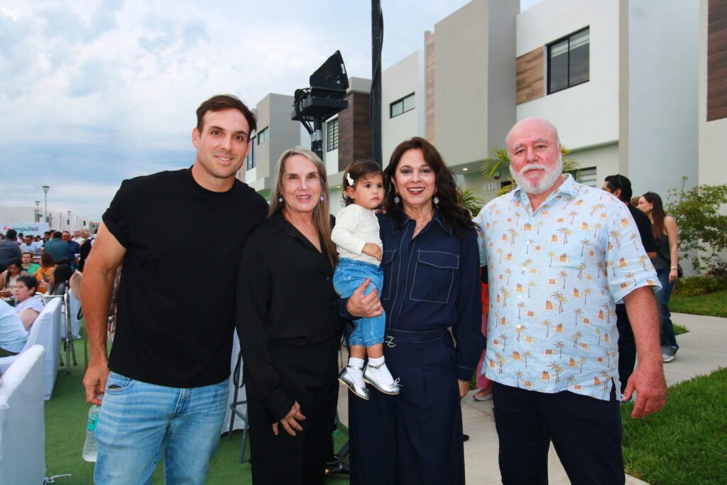 Impulsa Inmuebles inaugura Residencial Veredas en el norte de Mazatlán Alfredo Crisantes, Ana Crisantes, Augusta Toledo, Mely de Clouthier y Manuel Clouthier Impulsa Inmuebles inauguración Residencial Veredas en el norte de Mazatlán impulsa revista gente sinaloa