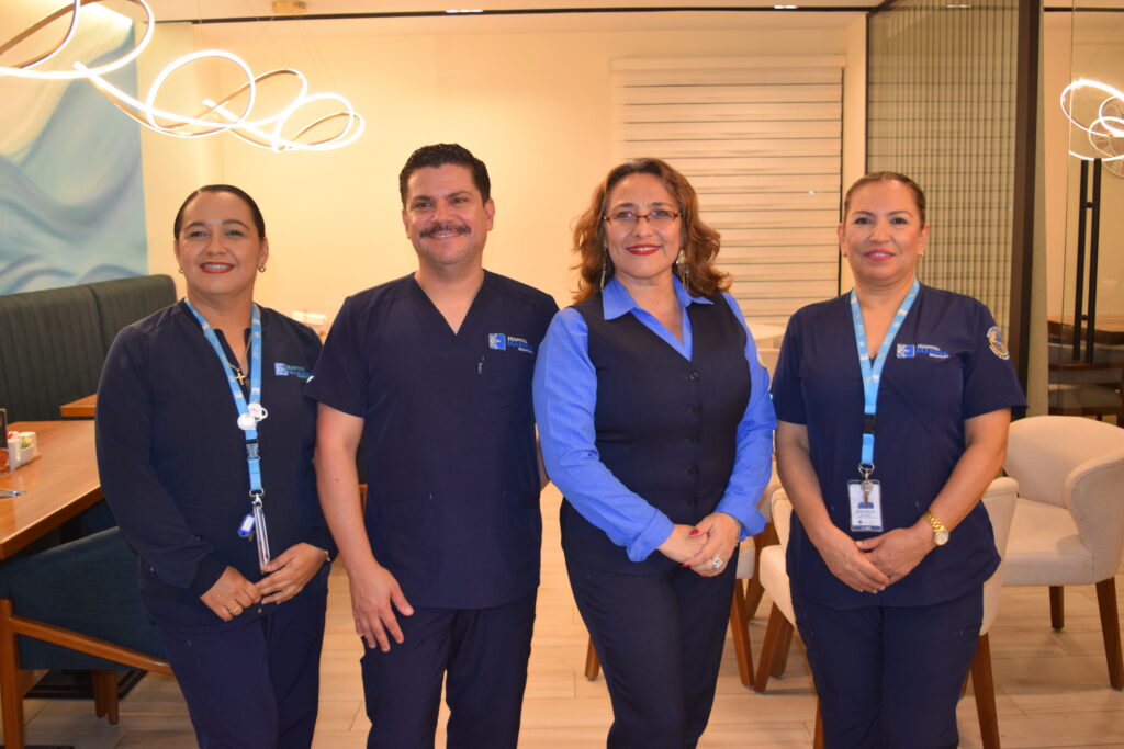 Nancy Tirado, Cesar Osuna, Claudia Caballero y Rafaela Rivera marina mazatlán hospital sinaloa revista gente apertura centro renal resonancia magnética Check-Up Preventivo hemodiálisis moderno