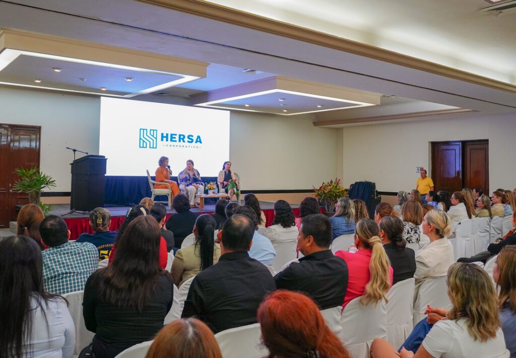 DSC09800 (1) conferencia mapa mazatlán 8m feminismo revista gente sinaloa lifestyle