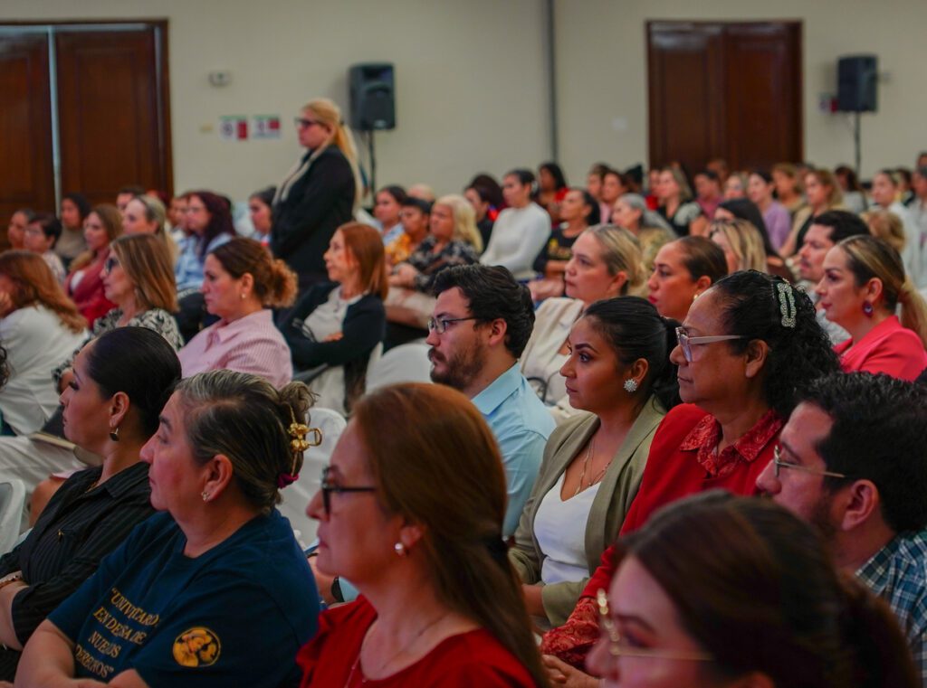 DSC09821 conferencia mapa mazatlán 8m feminismo revista gente sinaloa lifestyle
