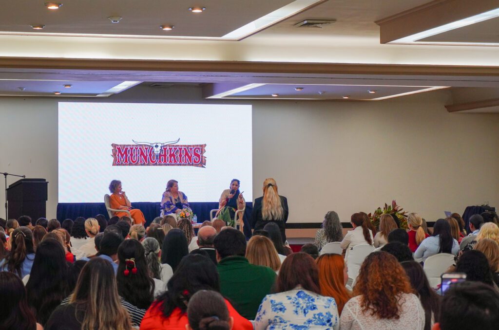 DSC09829 conferencia mapa mazatlán 8m feminismo revista gente sinaloa lifestyle