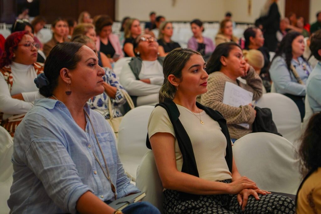 DSC09861 (2) conferencia mapa mazatlán 8m feminismo revista gente sinaloa lifestyle