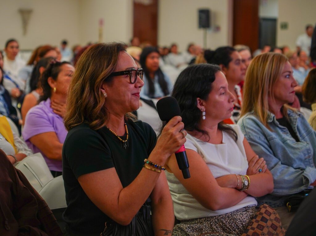 DSC09886 conferencia mapa mazatlán 8m feminismo revista gente sinaloa lifestyle